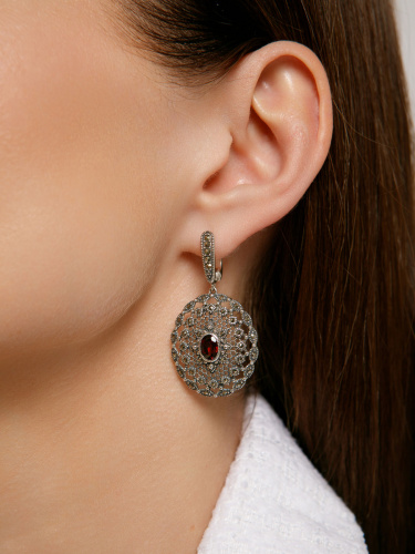 Серебряные серьги ALEXANDRE VASSILIEVс гранатами и марказитами Swarovski