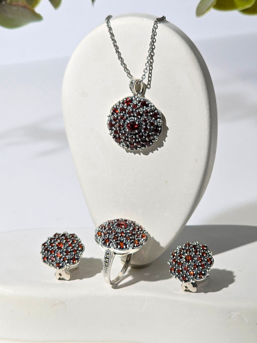 Серебряные серьги ALEXANDRE VASSILIEV с гранатами и марказитами Swarovski