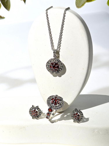 Серебряные серьги ALEXANDRE VASSILIEV с гранатами и марказитами Swarovski