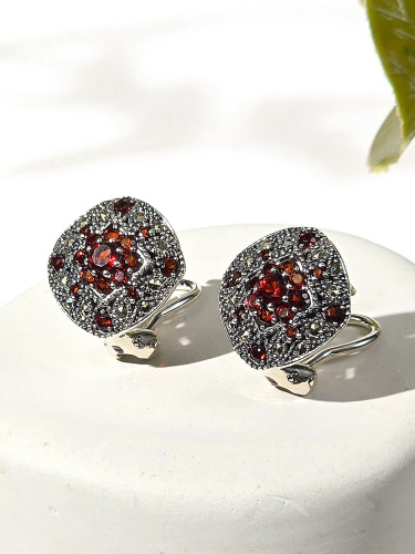 Серебряные серьги ALEXANDRE VASSILIEV с гранатами и марказитами Swarovski
