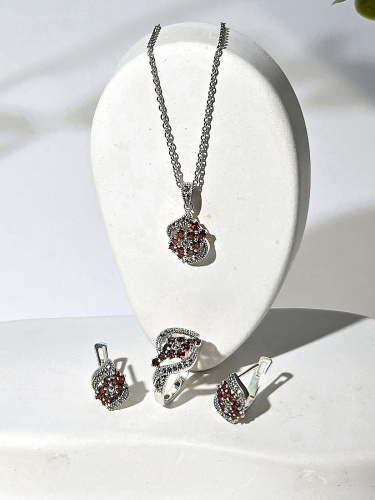 Серебряные серьги ALEXANDRE VASSILIEV с гранатами и марказитами Swarovski