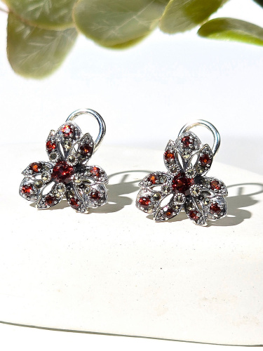 Серебряные серьги ALEXANDRE VASSILIEV с гранатами и марказитами Swarovski