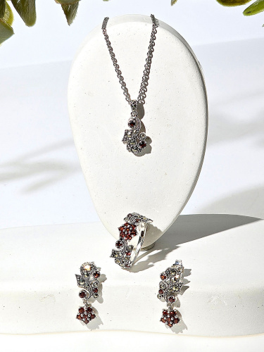 Серебряные серьги ALEXANDRE VASSILIEV с гранатами и марказитами Swarovski