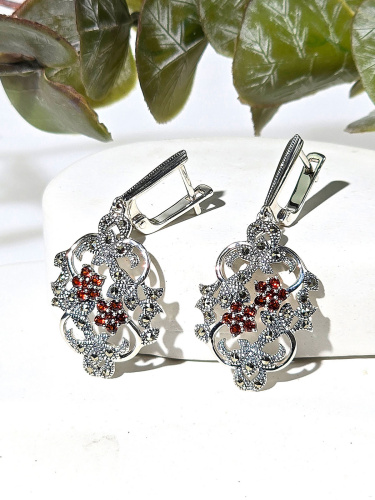 Серебряные серьги ALEXANDRE VASSILIEV с гранатами и марказитами Swarovski