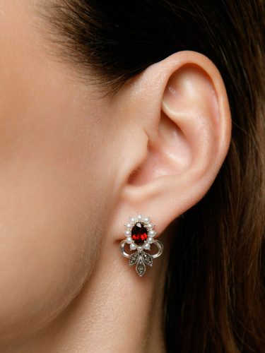 Серебряные серьги ALEXANDRE VASSILIEV с гранатом, микрожемчугом и марказитами Swarovski