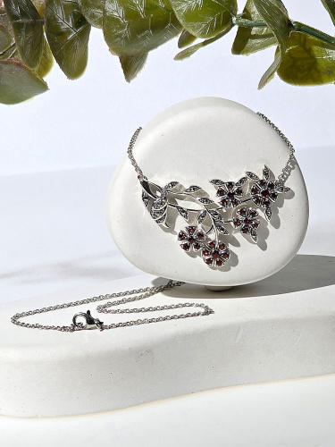 Серебряное колье ALEXANDRE VASSILIEV с гранатами и марказитами Swarovski