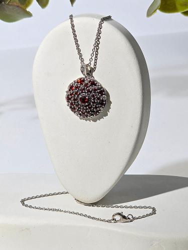 Кулон на цепи ALEXANDRE VASSILIEV с гранатами и марказитами Swarovski
