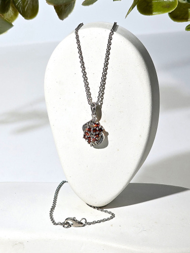 Кулон на цепи ALEXANDRE VASSILIEV с гранатами и марказитами Swarovski