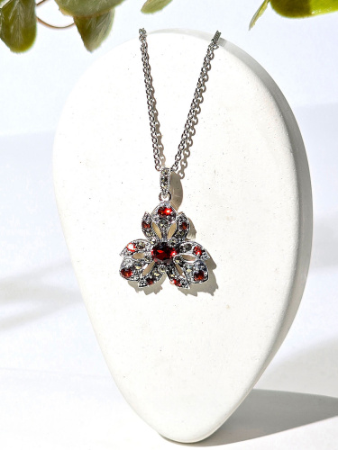 Серебряный кулон на цепи ALEXANDRE VASSILIEV с гранатом и марказитами Swarovski