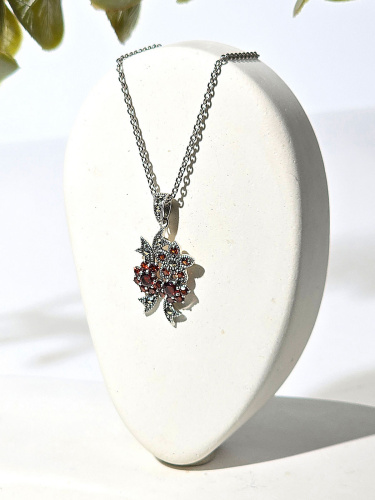 Серебряный кулон на цепи ALEXANDRE VASSILIEV с гранатом и марказитами Swarovski