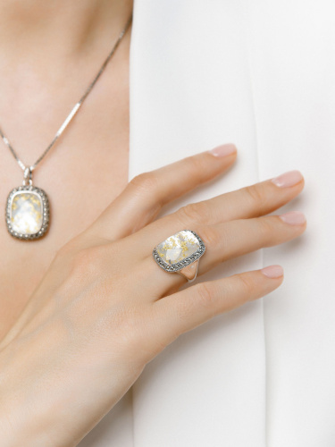 Серебряное кольцо ALEXANDRE VASSILIEV с перламутром, горным хрусталем и марказитами Swarovski