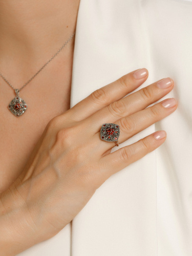 Серебряное кольцо ALEXANDRE VASSILIEV с гранатом и марказитами Swarovski