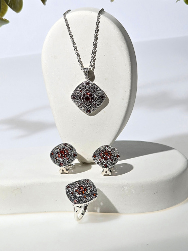 Серебряное кольцо ALEXANDRE VASSILIEV с гранатом и марказитами Swarovski