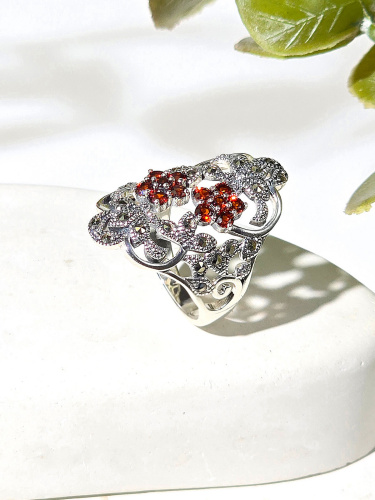 Серебряное кольцо ALEXANDRE VASSILIEV с гранатом и марказитами Swarovski