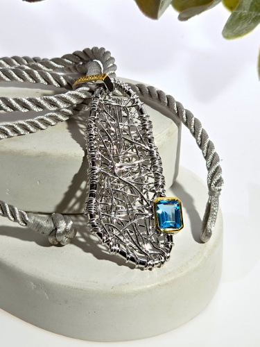Серебряное колье ETERI с топазом и позолотой