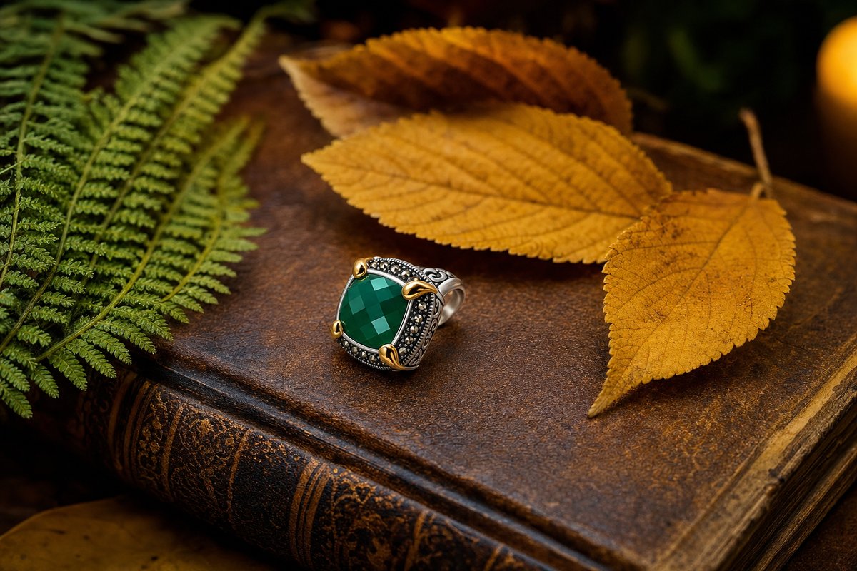 Серебряное кольцо с зелёным агатом, марказитами и позолотой на старинной книге